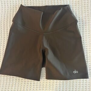 ALO Yoga Airlift Biker Shorts